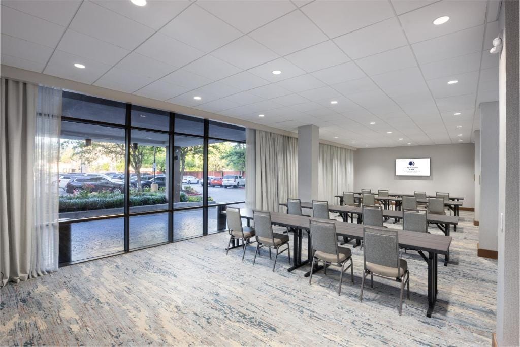DoubleTree by Hilton Houston Medical Center Hotel & Suites — 3