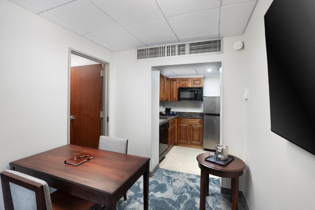 DoubleTree by Hilton Houston Medical Center Hotel & Suites — 4
