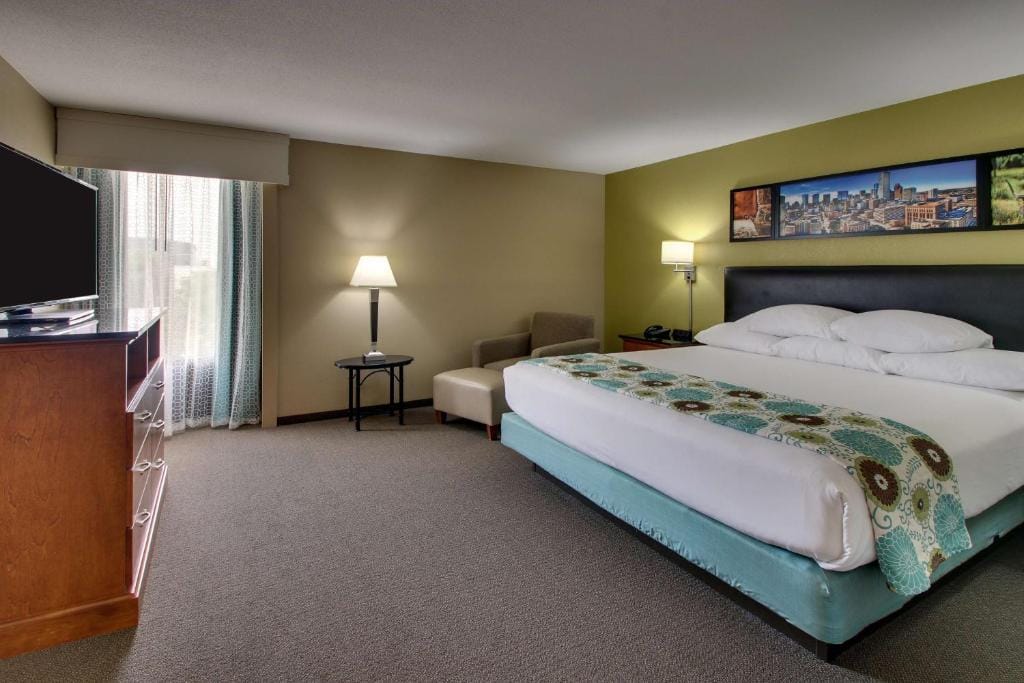Drury Inn & Suites Houston Galleria — 2