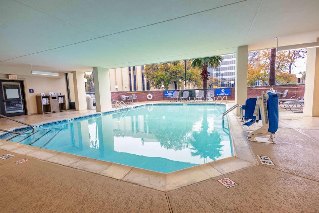 Drury Inn & Suites Houston Galleria — 4