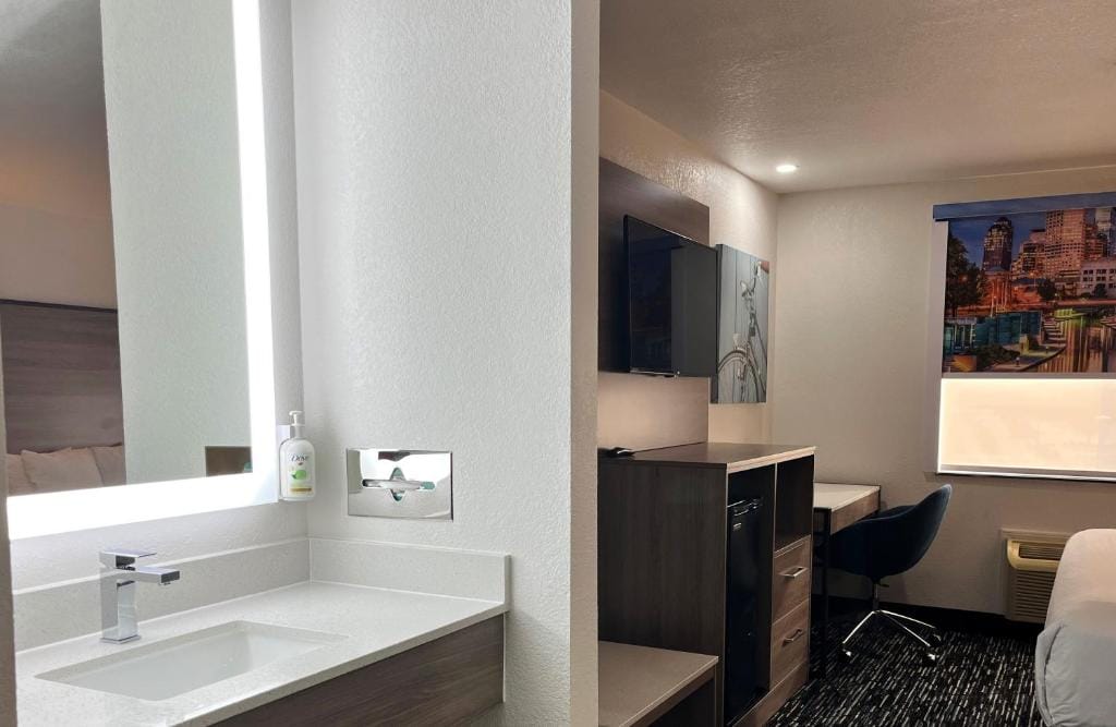 Baymont by Wyndham Indianapolis Northeast — 3