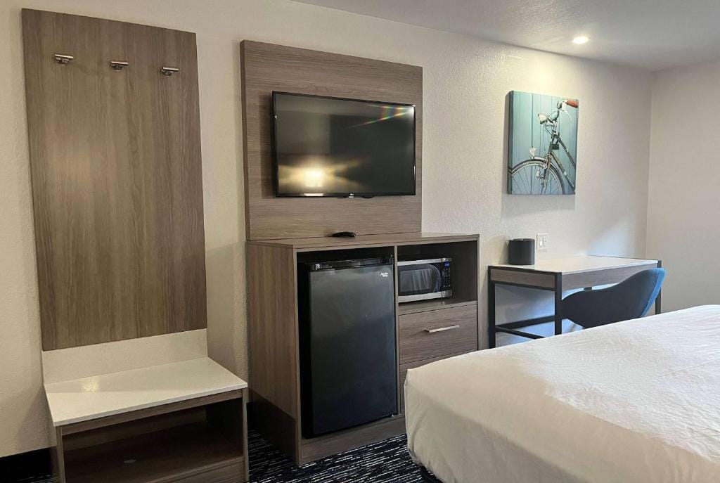 Baymont by Wyndham Indianapolis Northeast — 5