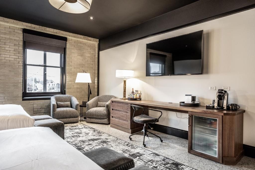 Bottleworks Hotel — 2