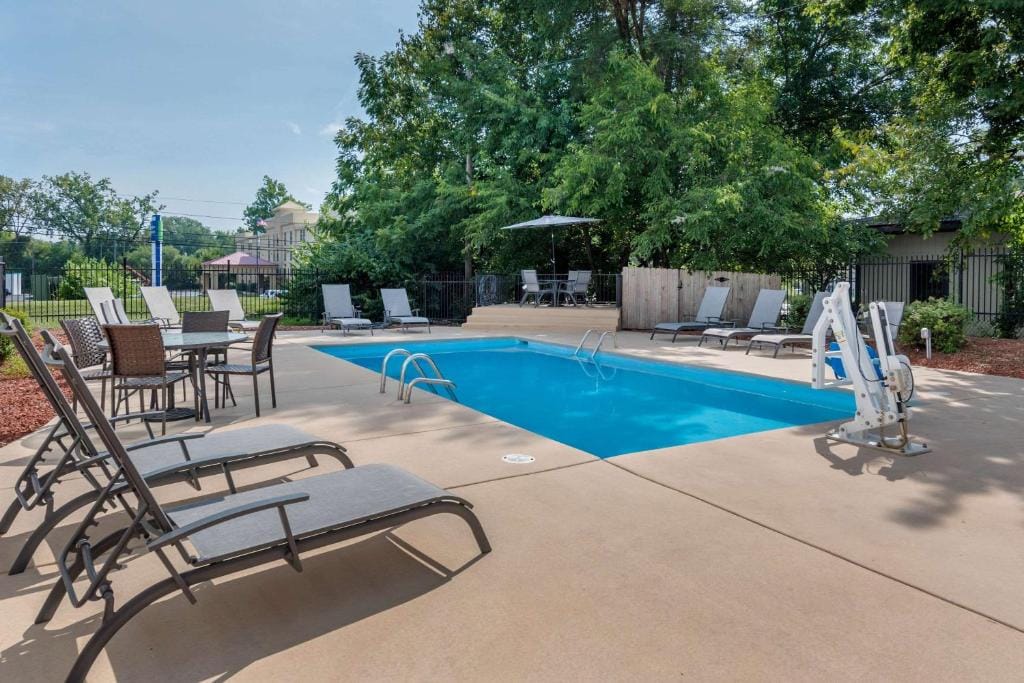 Comfort Inn Indianapolis South — 4