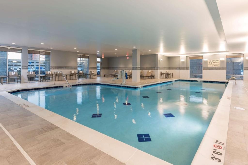 Hampton Inn & Suites Indianapolis-Keystone, IN — 4