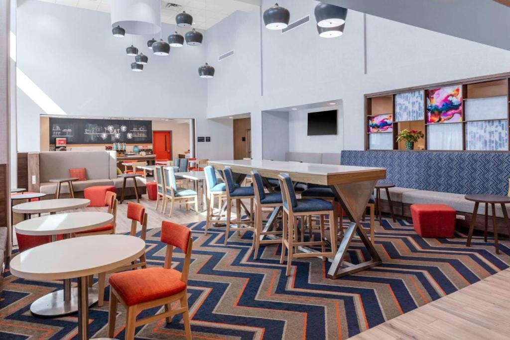 Hampton Inn & Suites Indianapolis West Speedway — 4