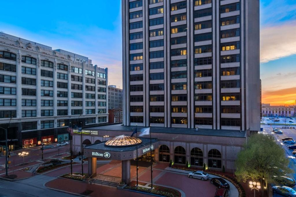 Hilton Indianapolis Hotel & Suites — 4