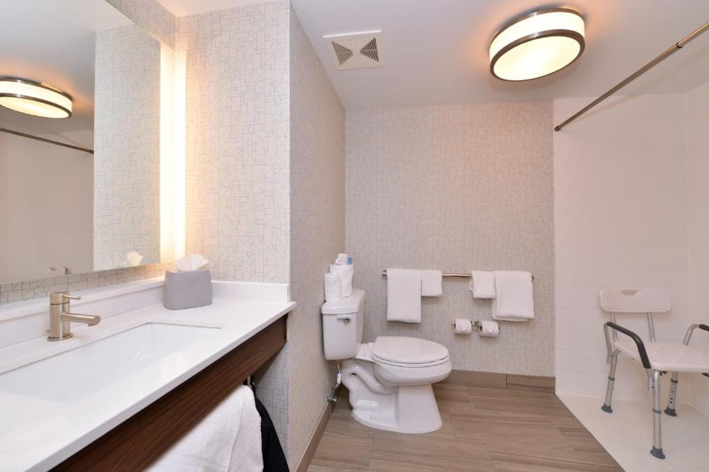 Holiday Inn Express & Suites Indianapolis Dtn-Conv Ctr Area by IHG — 3