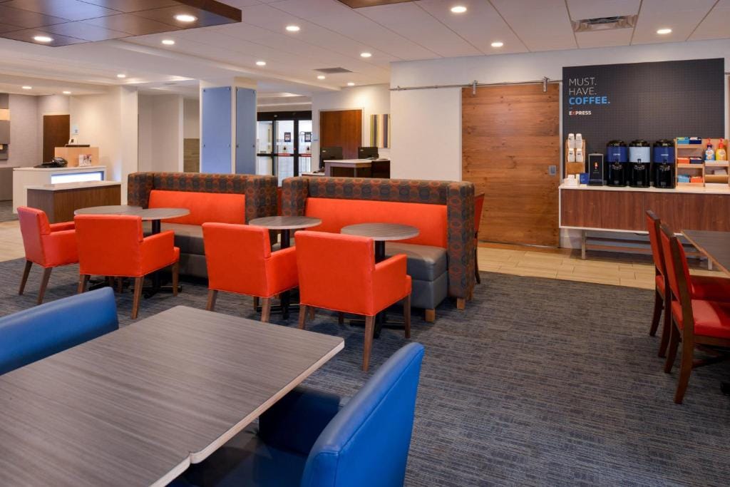 Holiday Inn Express & Suites Indianapolis Dtn-Conv Ctr Area by IHG — 4