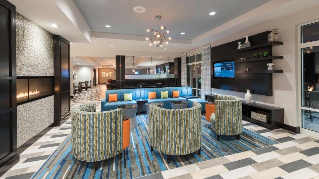 Holiday Inn Indianapolis Airport by IHG — 4