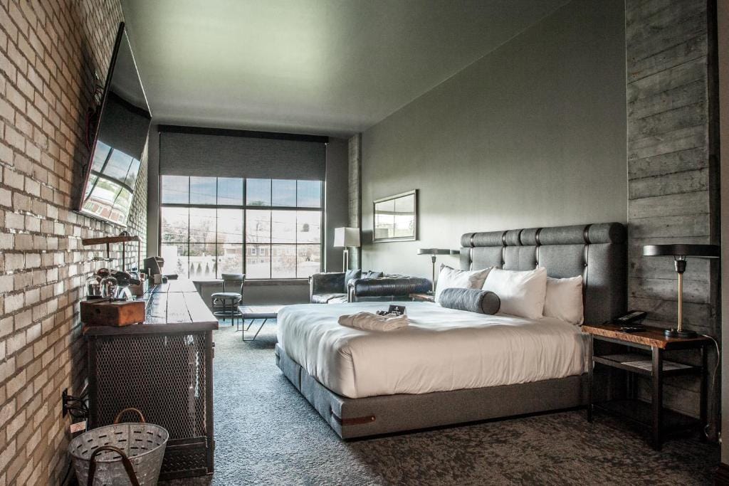 Ironworks Hotel Indy — 4