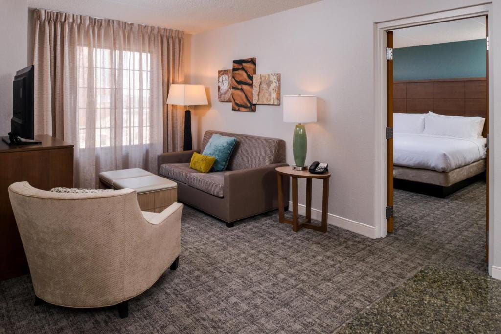 Staybridge Suites Indianapolis Downtown-Convention Center by IHG — 2