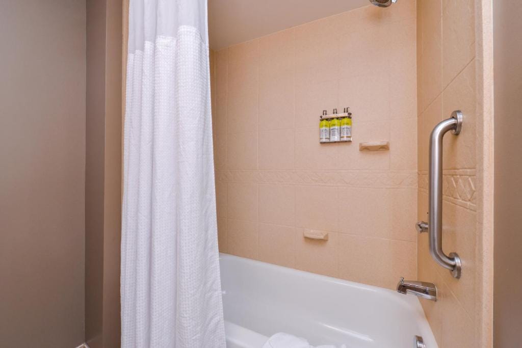 Staybridge Suites Indianapolis Downtown-Convention Center by IHG — 3