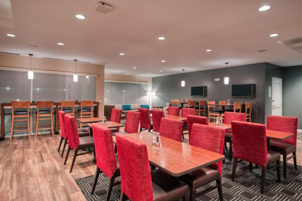 TownePlace Suites by Marriott Indianapolis Airport — 5