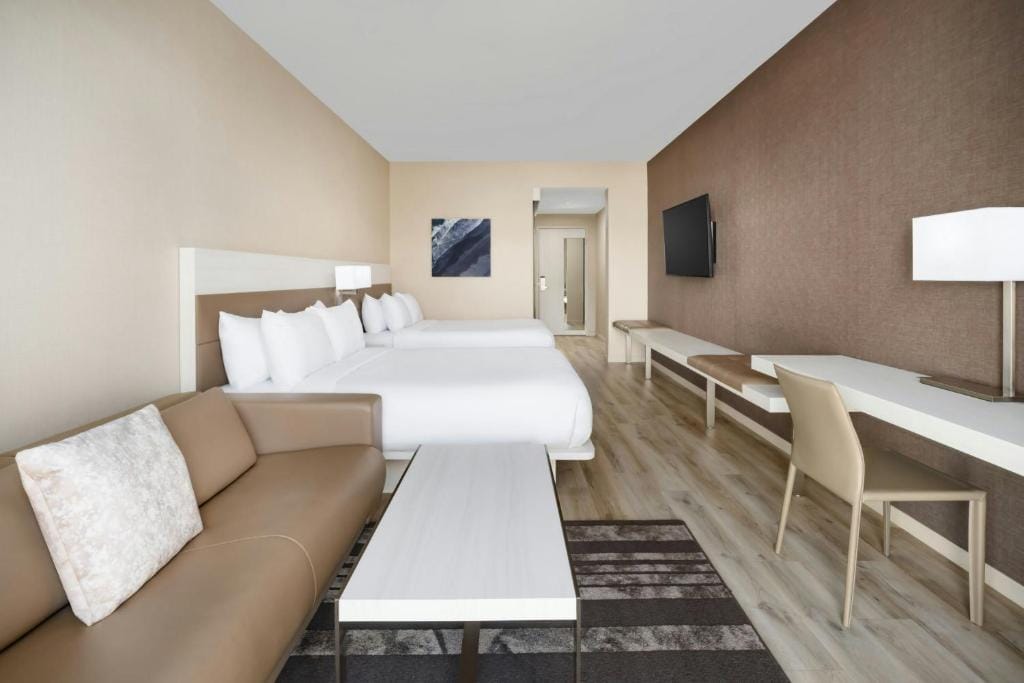 AC Hotel by Marriott Jacksonville St Johns Town Center — 2