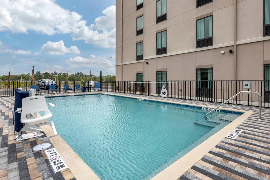 Comfort Inn & Suites Jacksonville - Orange Park Near Naval Air Station — 4