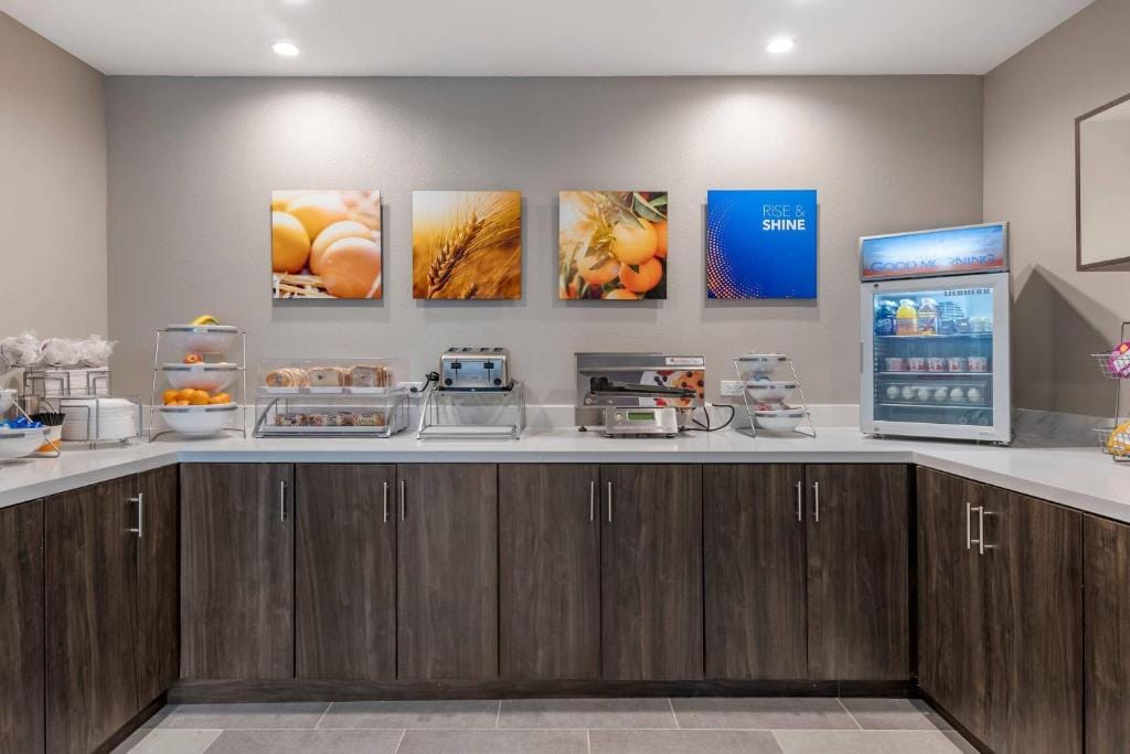 Comfort Inn & Suites Jacksonville - Orange Park Near Naval Air Station — 5
