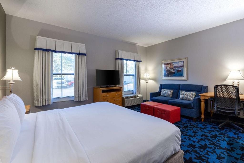 Hampton Inn & Suites Jacksonville Deerwood Park — 2