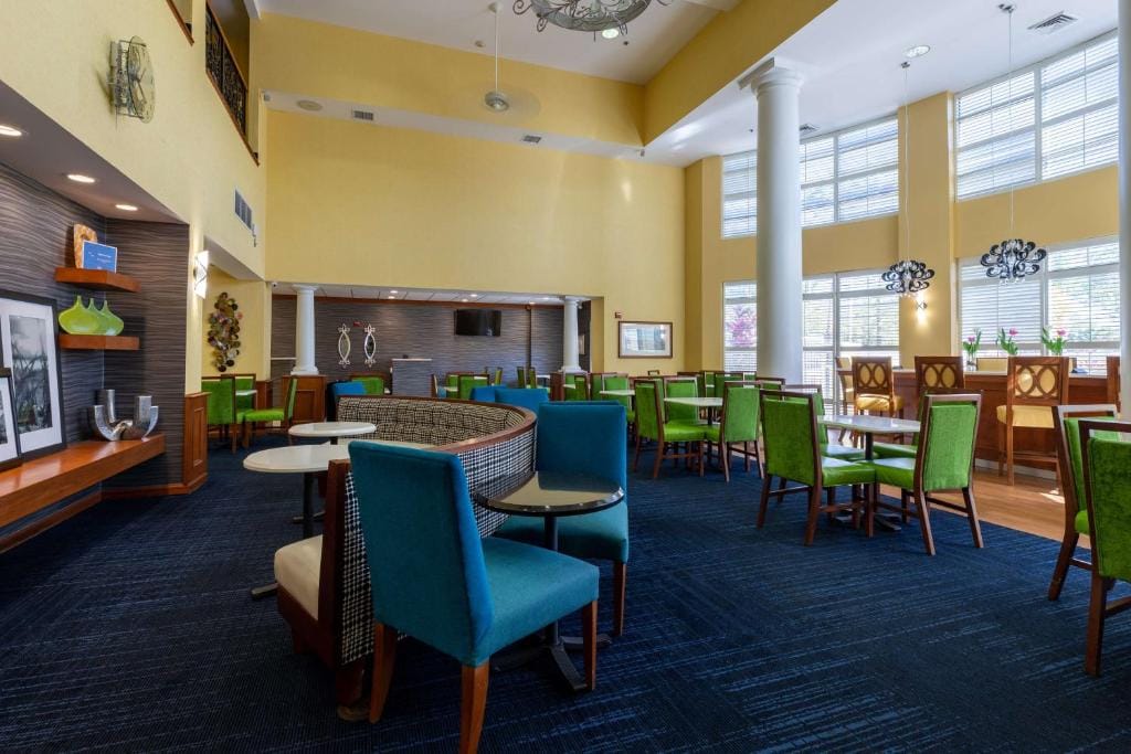 Hampton Inn & Suites Jacksonville Deerwood Park — 5