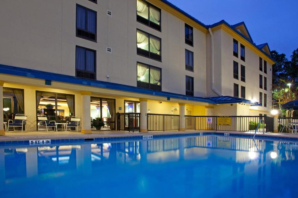Holiday Inn Express Hotel & Suites Jacksonville-South by IHG — 3