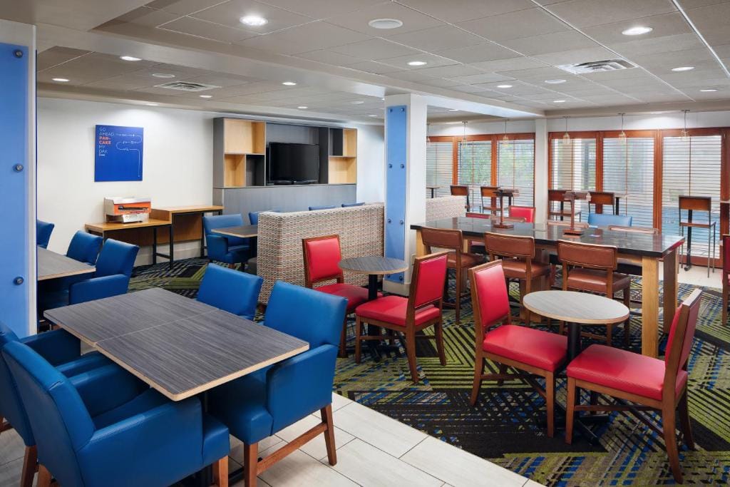 Holiday Inn Express & Suites Jacksonville South East - Medical Center Area by IHG — 4