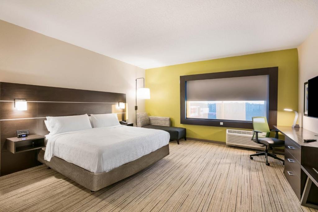 Holiday Inn Express & Suites Jacksonville - Town Center by IHG — 3
