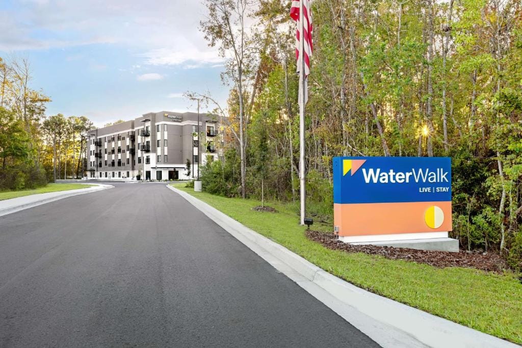 WaterWalk Extended Stay by Wyndham Jacksonville Deerwood Pk — 4