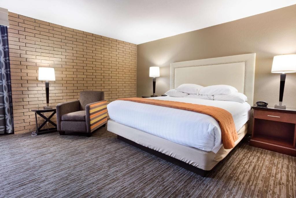 Drury Inn & Suites Kansas City Airport — 2
