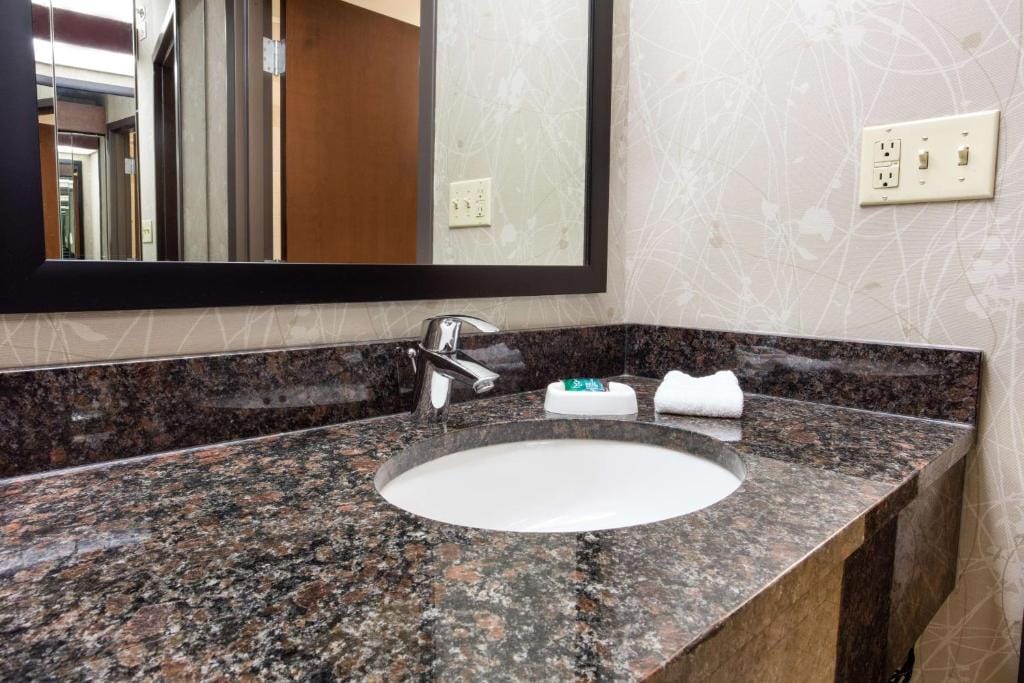 Drury Inn & Suites Kansas City Airport — 3