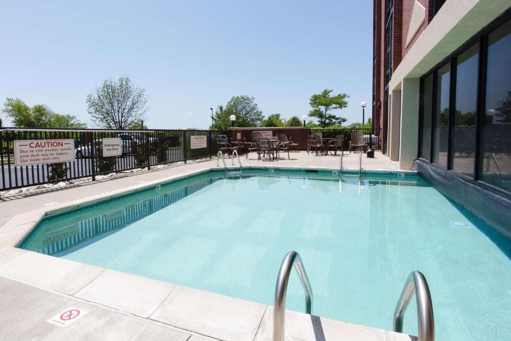 Drury Inn & Suites Kansas City Airport — 4