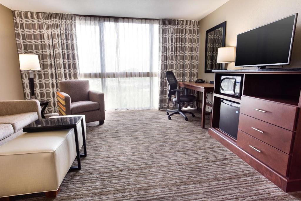 Drury Inn & Suites Kansas City Airport — 5