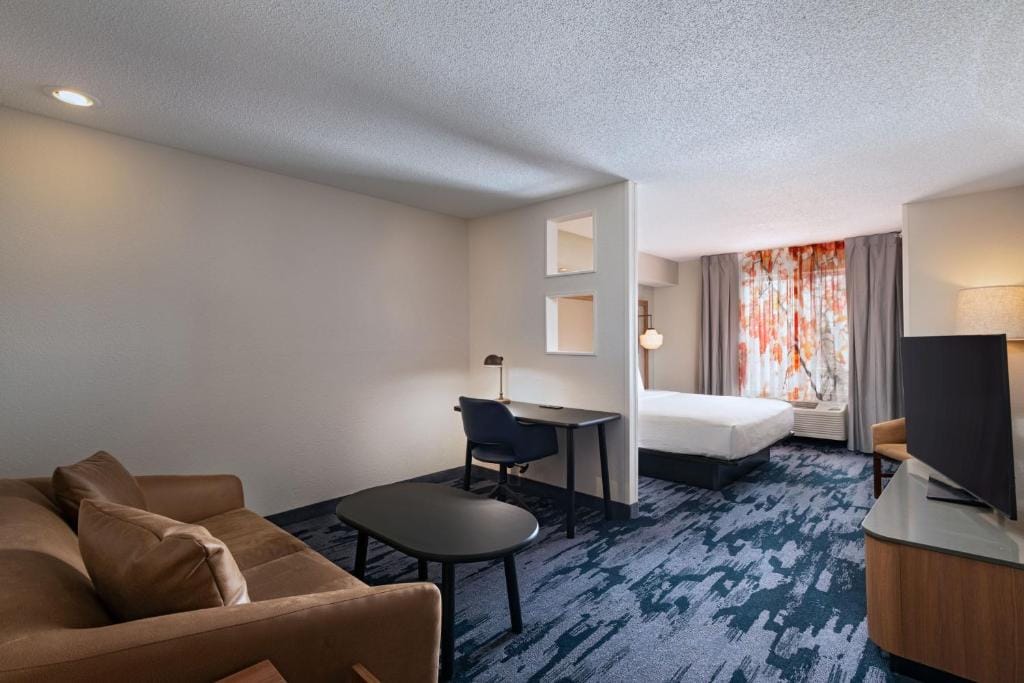 Fairfield Inn & Suites Kansas City Airport — 2