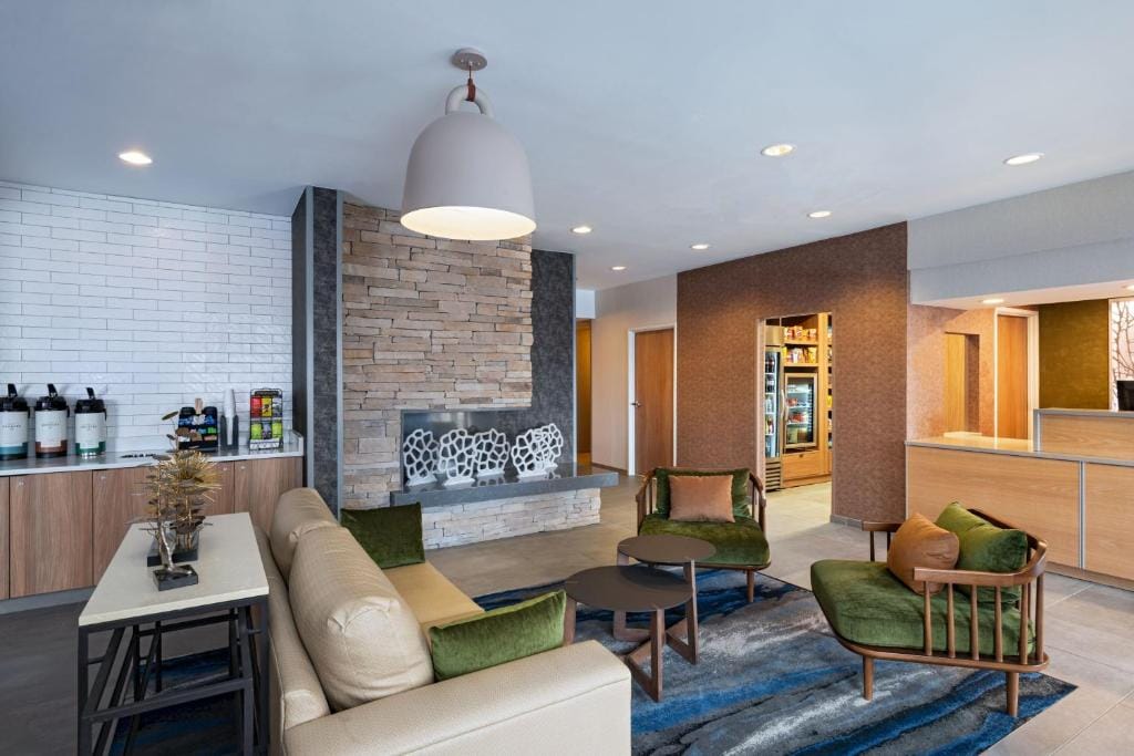 Fairfield Inn & Suites Kansas City Airport — 5