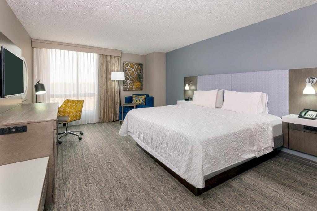 Hampton Inn & Suites Country Club Plaza — 2
