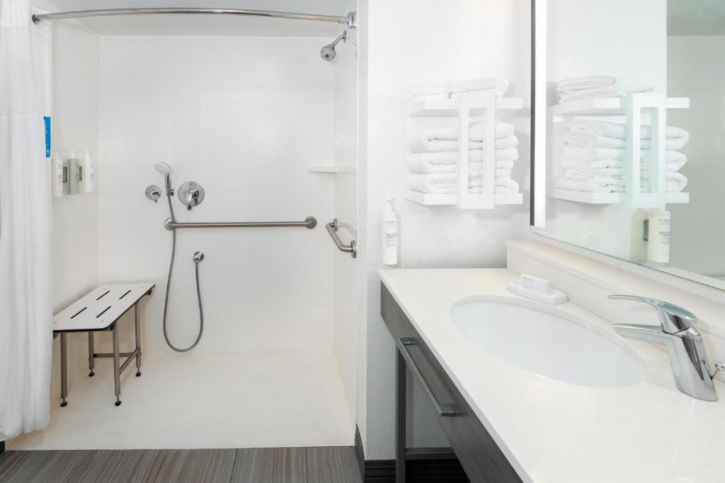 Hampton Inn & Suites Country Club Plaza — 3