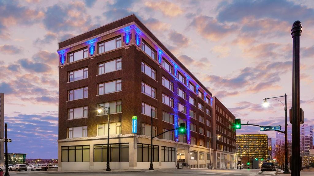 Holiday Inn Express Kansas City Downtown — 1
