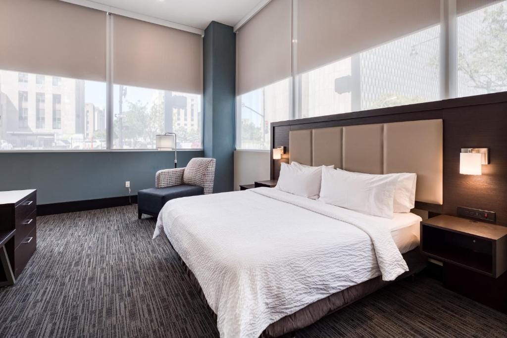 Holiday Inn Express Kansas City Downtown — 2