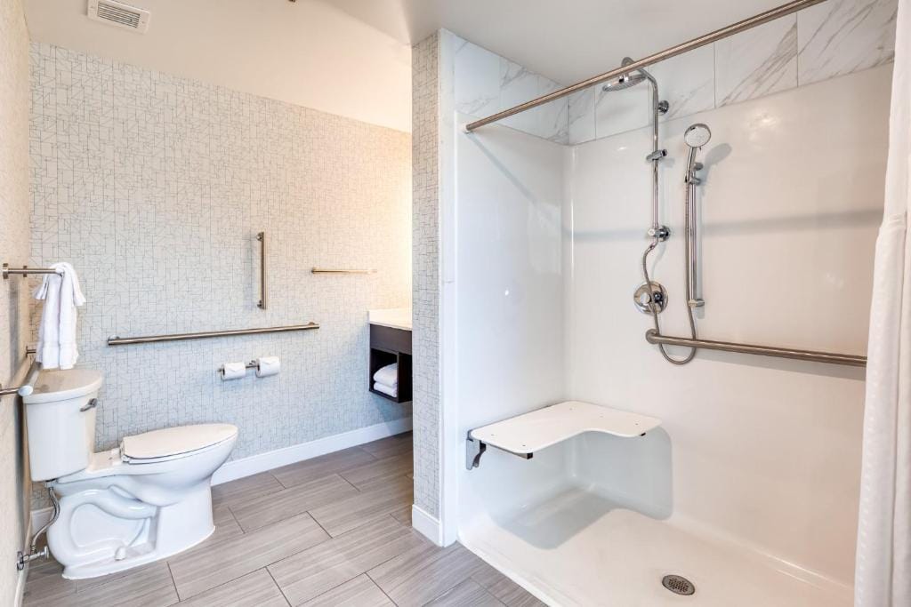Holiday Inn Express Kansas City Downtown — 3