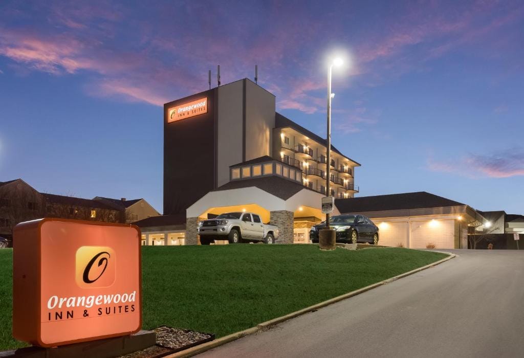 Orangewood Inn & Suites Kansas City Airport — 1