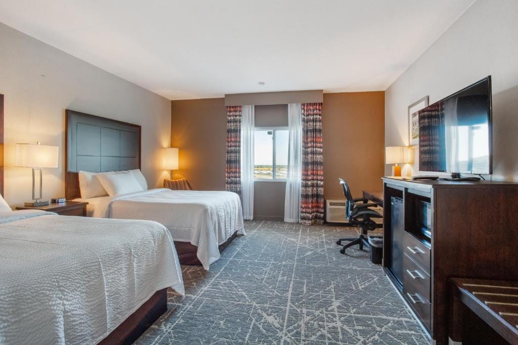 Orangewood Inn & Suites Kansas City Airport — 2