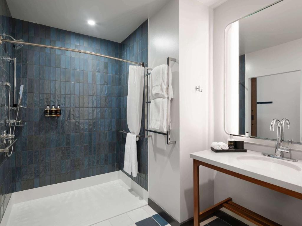 Origin Kansas City Riverfront, a Wyndham Hotel — 1