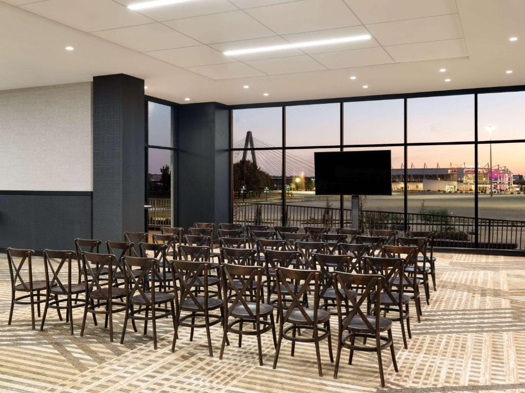 Origin Kansas City Riverfront, a Wyndham Hotel — 5