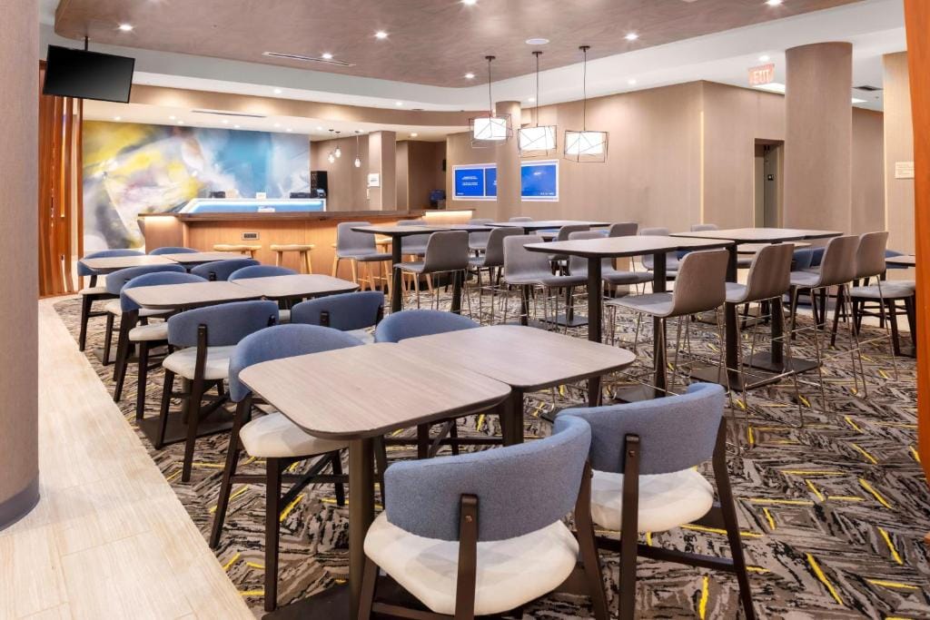 SpringHill Suites Kansas City Airport — 5