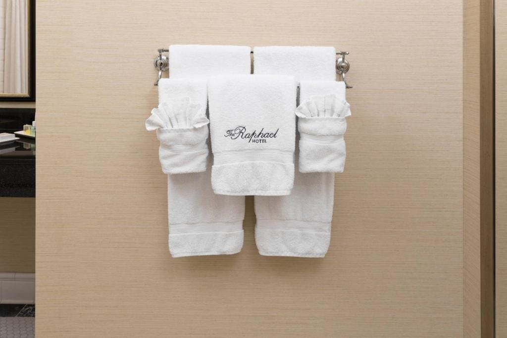 The Raphael Hotel, Autograph Collection — 3