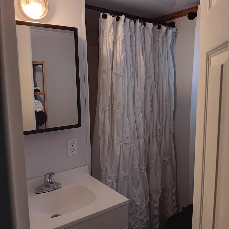 Aqua Lodges At Hurricane Hole Marina — 3
