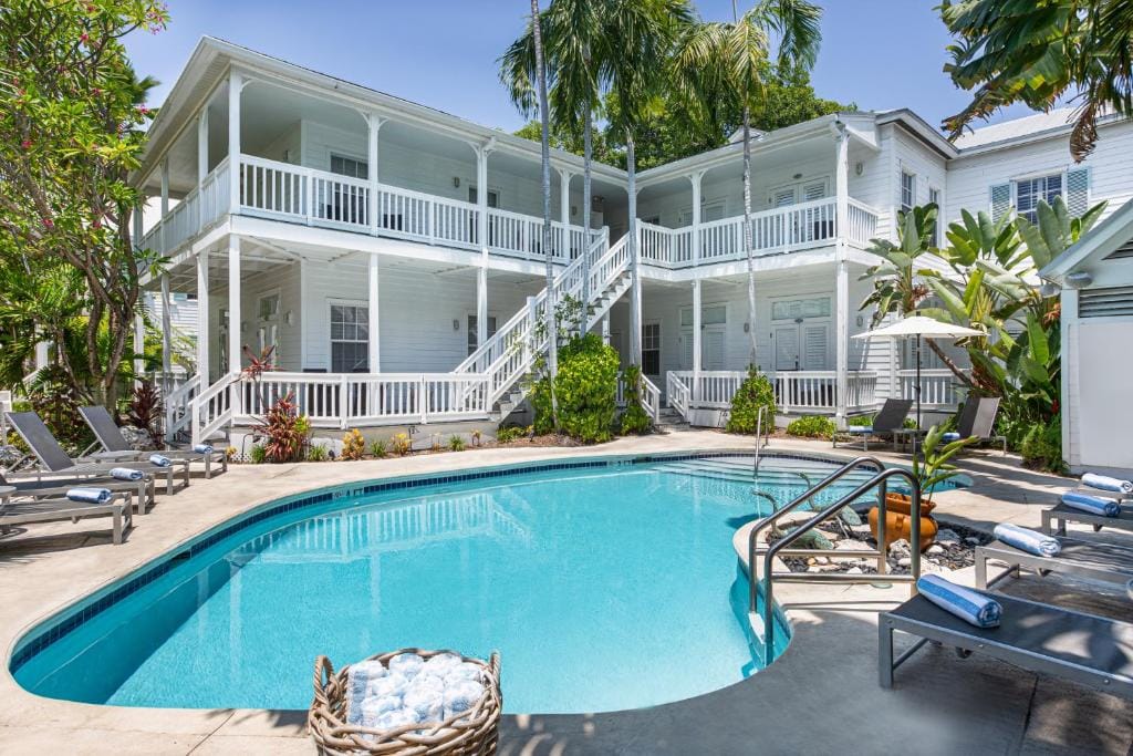Paradise Inn - Adult Exclusive — 1