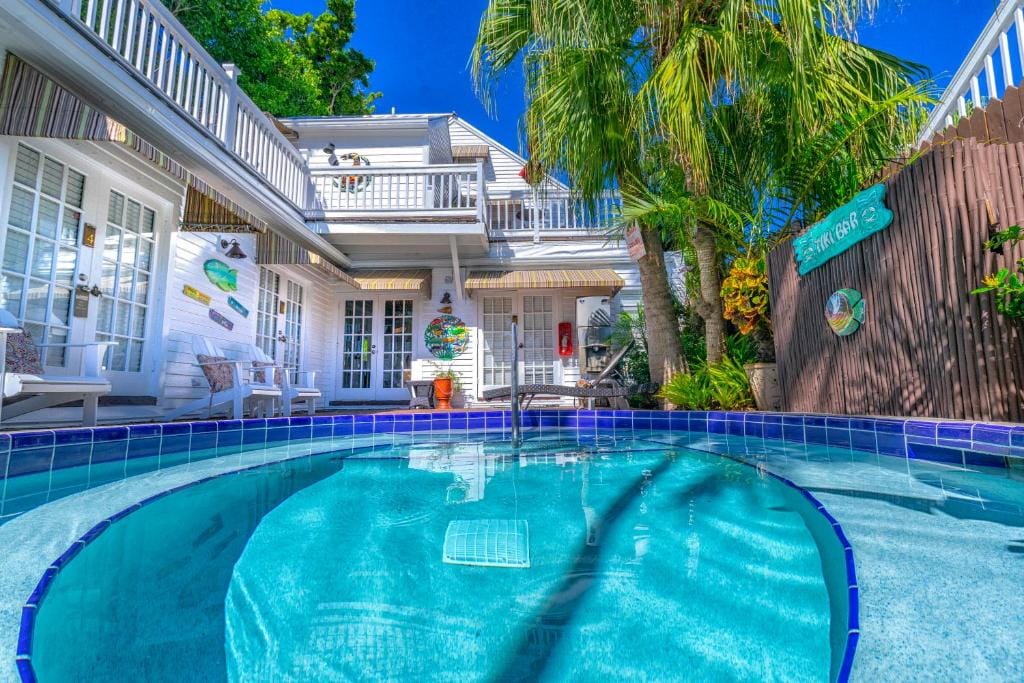 Seascape Tropical Inn — 4