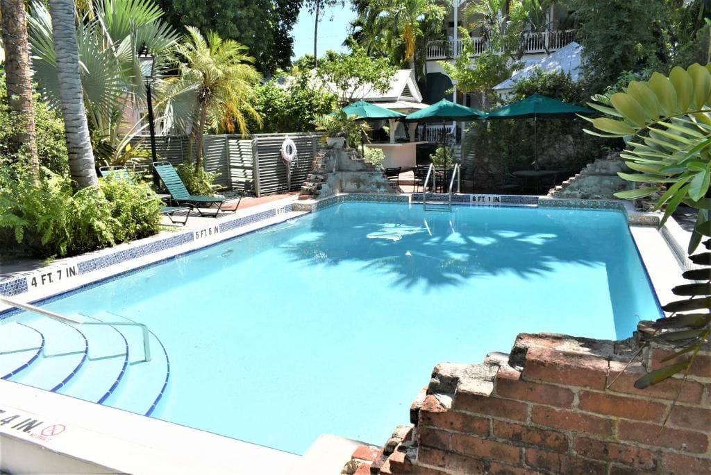 Simonton Court Historic Inn & Cottages — 1