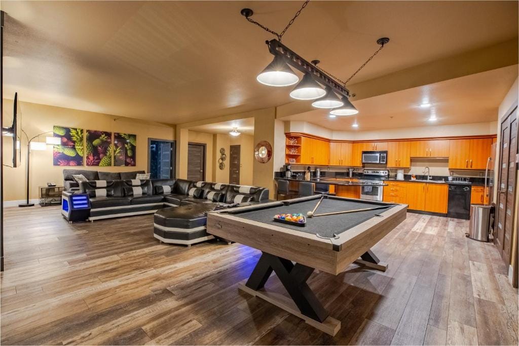 2100 SqFt Penthouse Suite W/ Strip Views! POOL GYM — 3