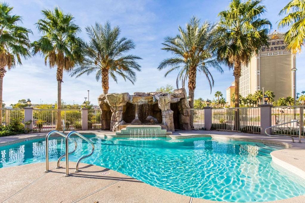 Comfort Inn & Suites Henderson - Las Vegas — 3